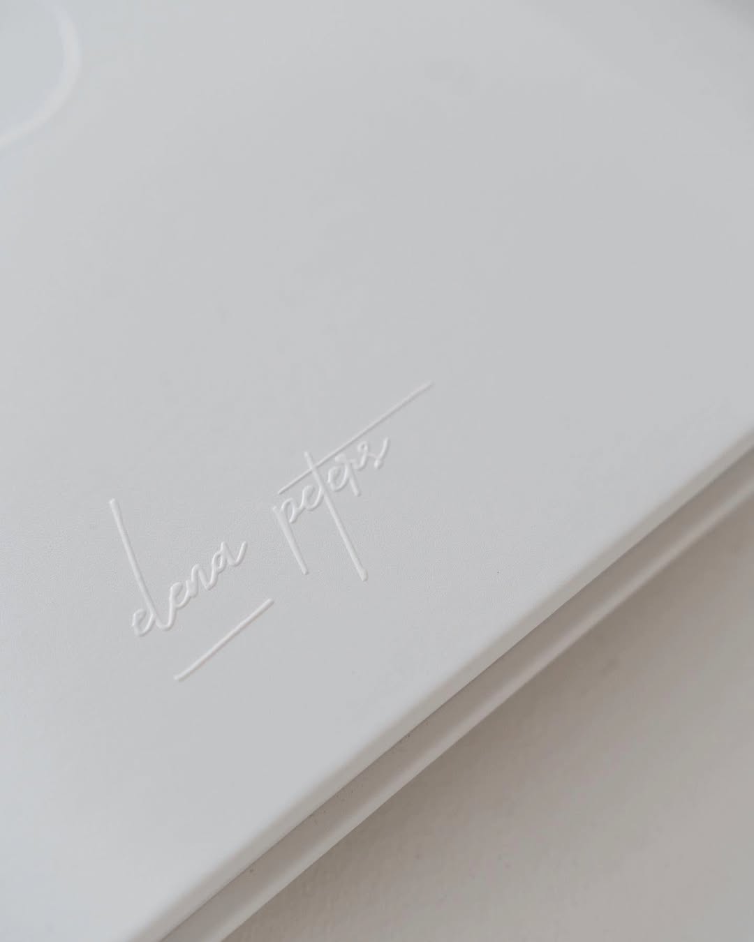 „The Circle“ Wedding Album by @elenapetersfotografieThis Editorial Book beautifully captures th (1)